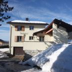 F5_Hausansicht mit Balkon_8941.jpg