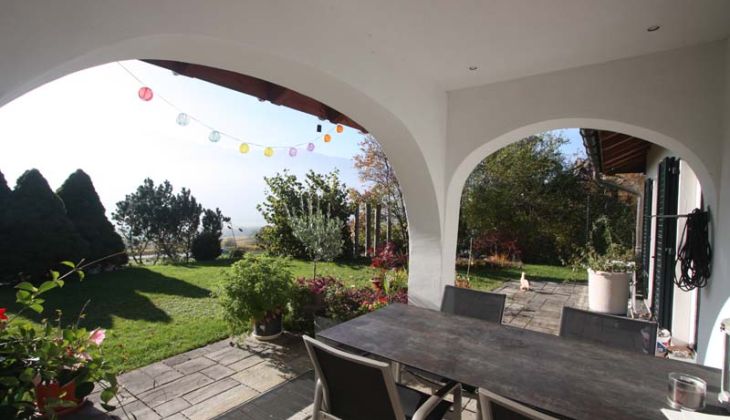 Landhaus-Villa mit Garten am Dorfrand