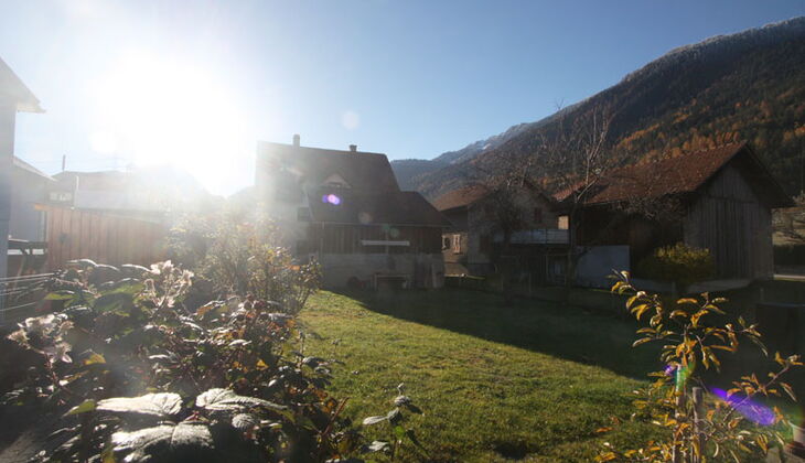 Bauernhaus mit Stall und Garten in Feldis