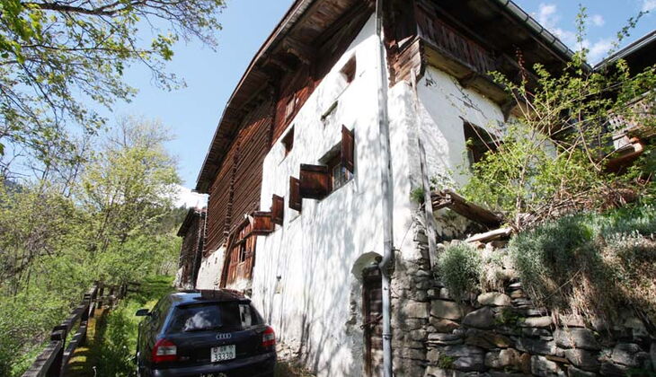 Bauernhaus mit Stall und Garten in Feldis