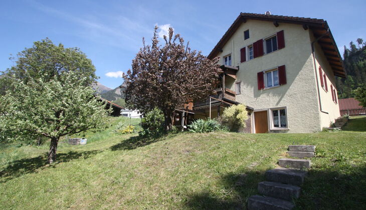 Bauernhaus mit Stall und Garten in Feldis