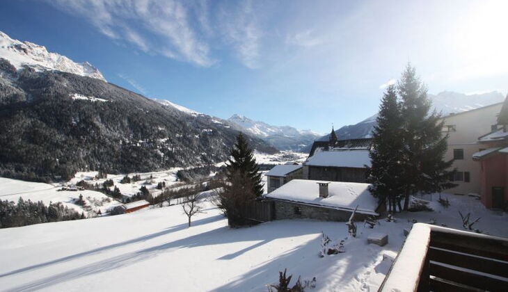 Bauernhaus mit Stall und Garten in Feldis