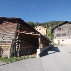 F1_Haus und Stall.jpg