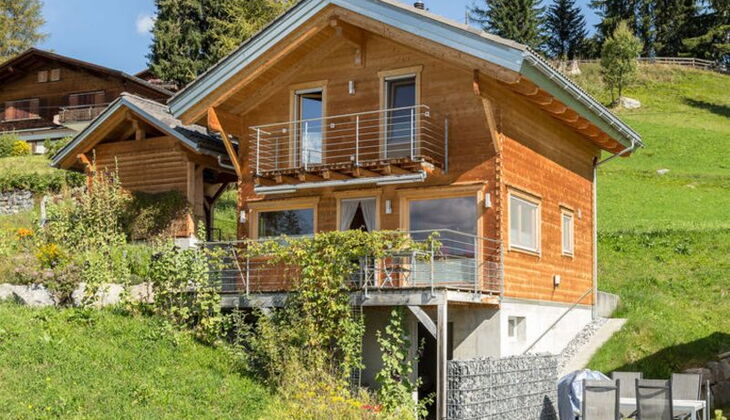 Bauernhaus mit Stall und Garten in Feldis