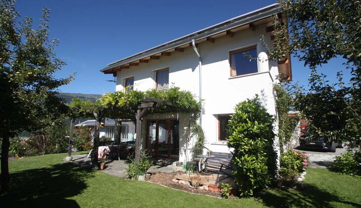Bauernhaus mit Stall und Garten in Feldis