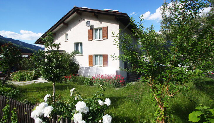 Bauernhaus mit Stall und Garten in Feldis
