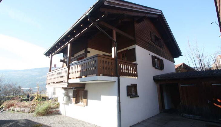 Bauernhaus mit Stall und Garten in Feldis