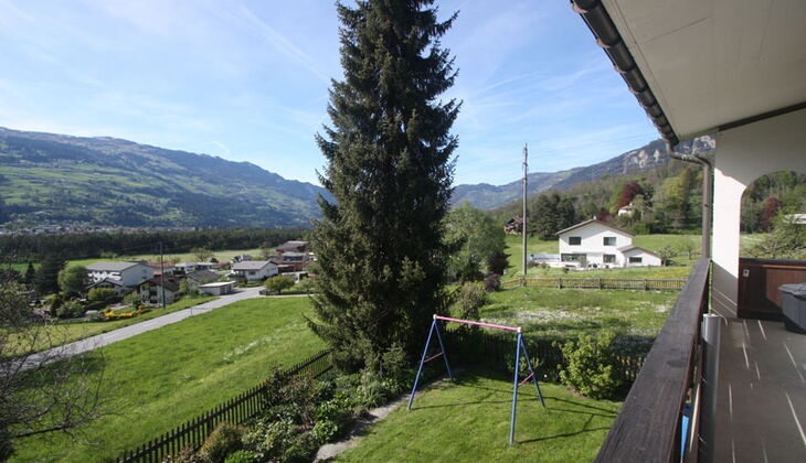 Bauernhaus mit Stall und Garten in Feldis