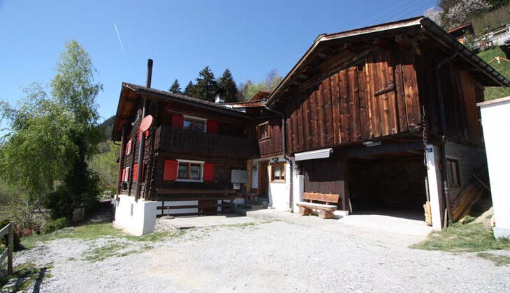 Bauernhaus mit Stall und Garten in Feldis