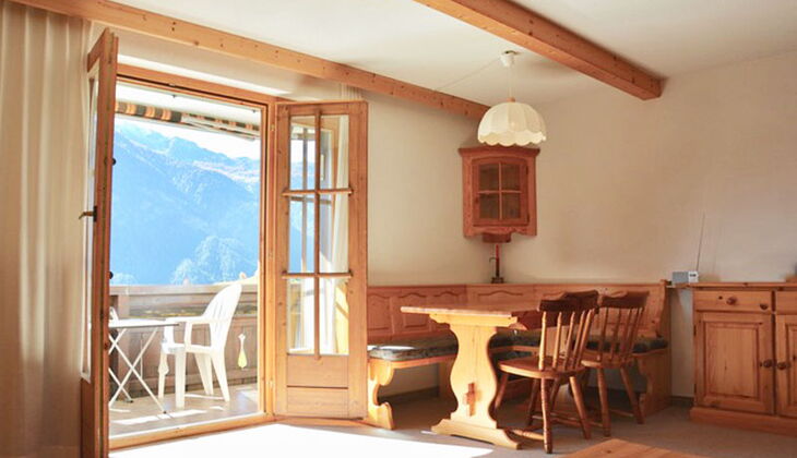 Bauernhaus mit Stall und Garten in Feldis